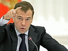 Медведев призвал губернаторов следить за ценами на хлеб