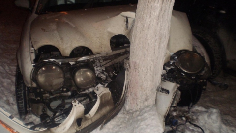 Юный водитель ночью разбил "Ягуар" с подружкой в центре Саратова
