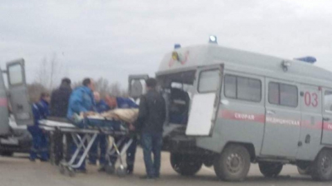 Пассажир "Соболя" попал в больницу после тройной аварии