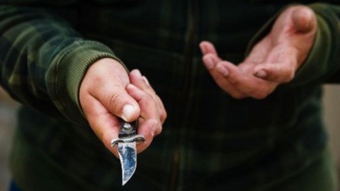 Мужчина с ножом напал на офис микрозаймов в Солнечном