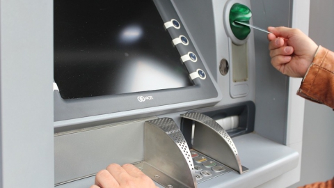 15-летнюю девочку будут судить за две кражи через банкомат