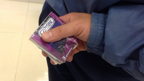 Мужчина похитил из аптеки 11 пачек презервативов