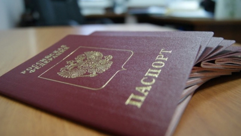 Экс-начальник энгельсского УФМС незаконно выдавал паспорта иностранцам