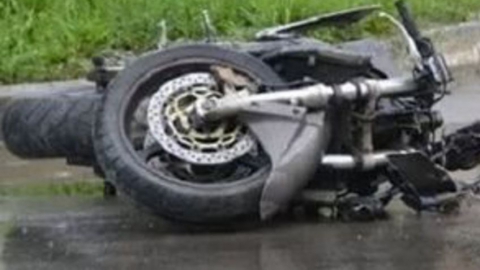 Мальчик-мотоциклист погиб, когда пытался обогнать КамАЗ