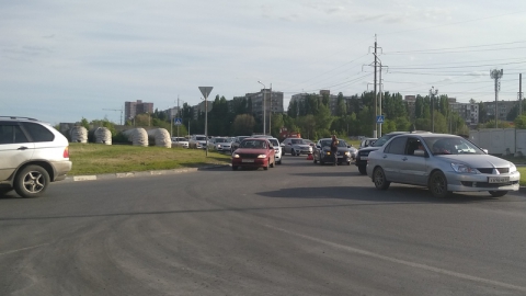 "Мицубиси и "Фольксваген" устроили пробку на двух улицах в Солнечном
