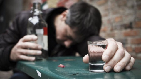 Подросток отравился алкоголем в солярии в Затоне 