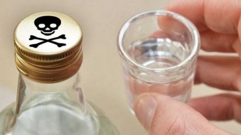 Более ста человек насмерть отравились спиртным