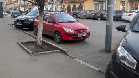 Улица Вольская: саратовцы пытаются найти авто-хама