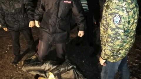 Вынесен приговор полицейским, убившим на кладбище жителя Вольска | 18+