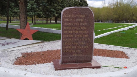Несмотря на перенос Дня Победы, саратовский мемориал погибшим воинам продолжают реставрировать 