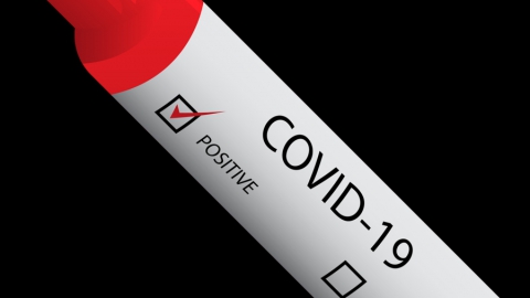 Переболевших COVID-19 снова меньше новых заразившихся