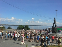 На Набережной прошел флешмоб "Чистый город ко Дню России"