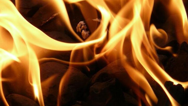 Неизвестный мужчина погиб на пожаре под Саратовом