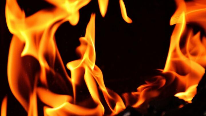 Дом в Романовке сгорел в полночь из-за неисправной проводки