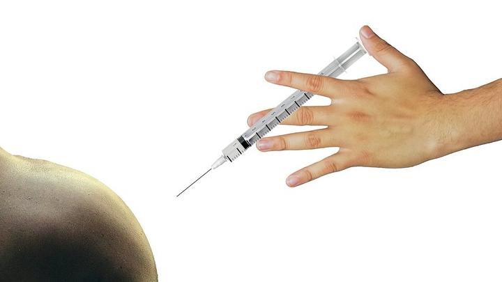 Санитарные врачи сообщили об особенностях новой вакцины против ковида «ЭпиВакКорона»