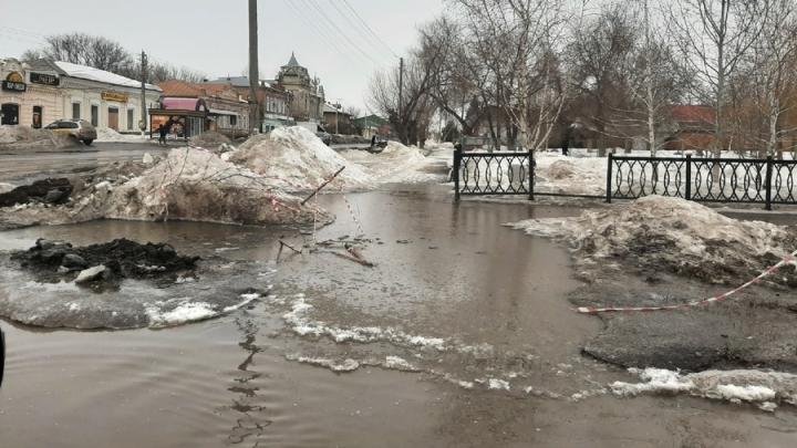 «Проделки американцев»: жители Пугачева высмеяли состояние городских дорог