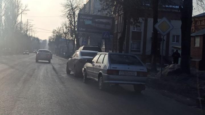 Три автомобиля столкнулись в Кировском районе из-за наледи