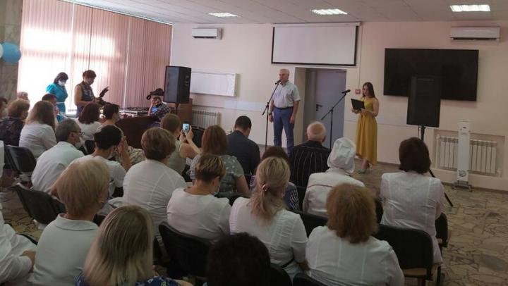 Депутаты поздравили медицинских работников из Саратова с наступающим профессиональным праздником