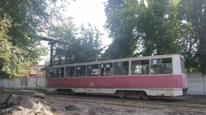 Четыре трамвайных маршрута и два троллейбусных остановились в Саратове