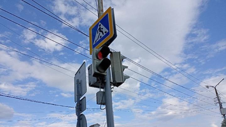 Светофор на Политехнической в Саратове "забывает" включить зеленый свет