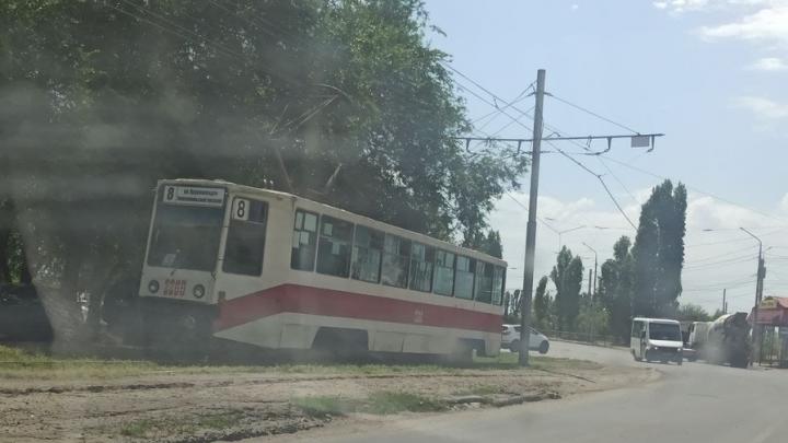 Около парка Гагарина в Саратове разорвались трамвайные пути
