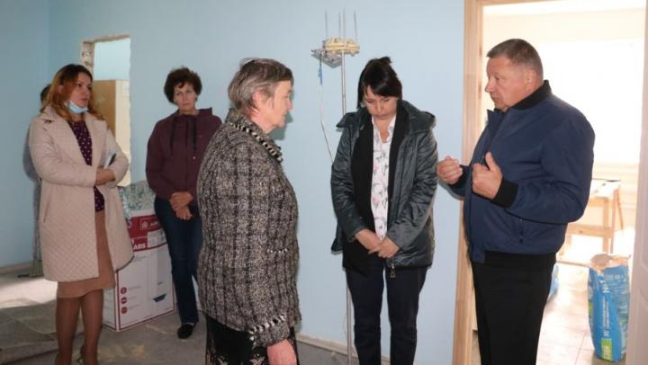 Александр Романов посетил социальные объекты села Донгуз Балтайского района