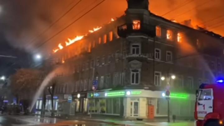 В Саратове сгорела гостиница "Россия", эксперты говорят о поджоге