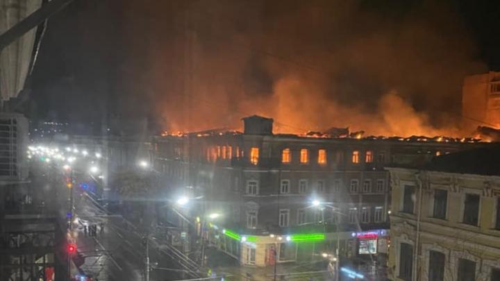 Опубликовано видео начала пожара в гостинице "Россия"