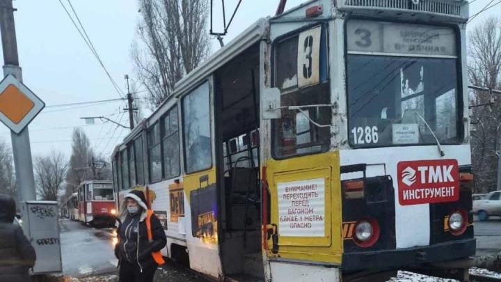 55-летний мужчина попал под трамвай № 3 в Ленинском районе
