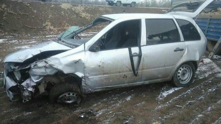 Автоледи опрокинула "Ладу Калину" на трассе: пассажир в больнице