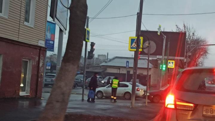 На Соколовой в Саратове пробка из-за ДТП