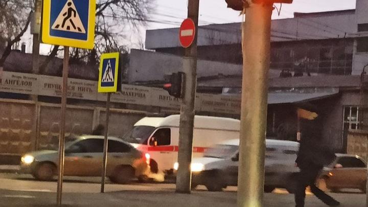 В Саратове "скорая" попала в аварию на Университетской