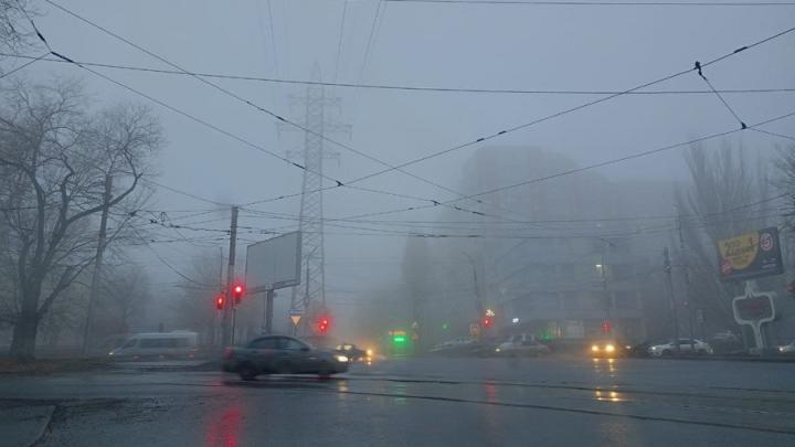 Саратовцев предупреждают о скользких дорогах и тумане