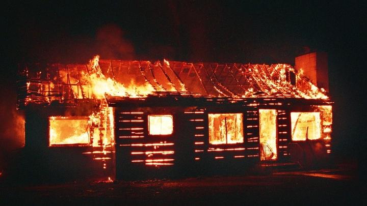 В ночном пожаре в Саратове погиб 67-летний курильщик