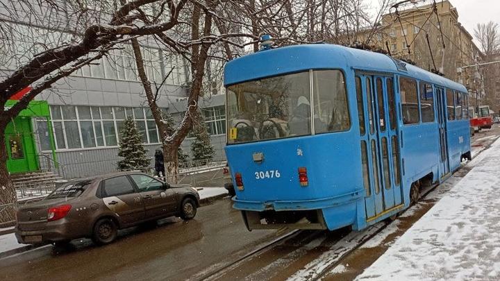 В Саратове ДТП прервало движение трамваев № 11