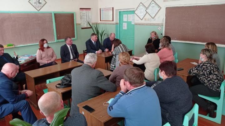 Александр Романов – жителям села Пилюгино: «Школа будет работать, пока в ней есть дети» 