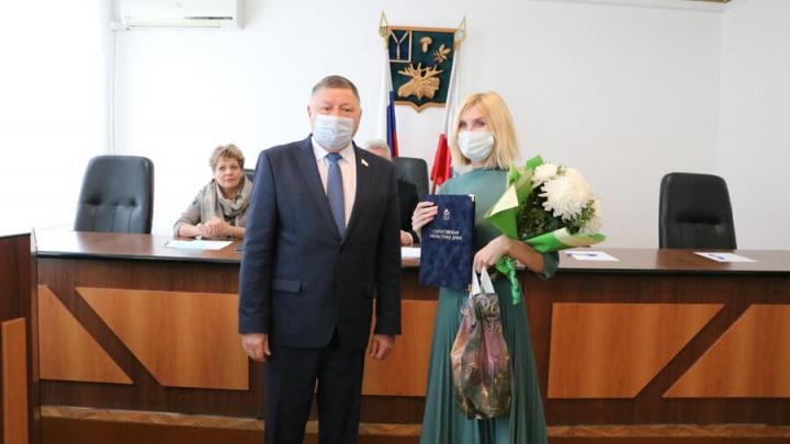 Александр Романов вручил Почетные грамоты областной Думы жителям районов  