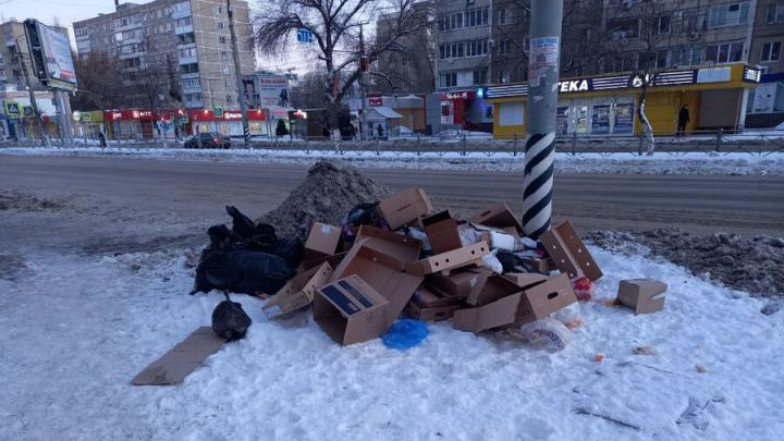 Торговцы шаурмой устроили стихийную свалку в центре Энгельса