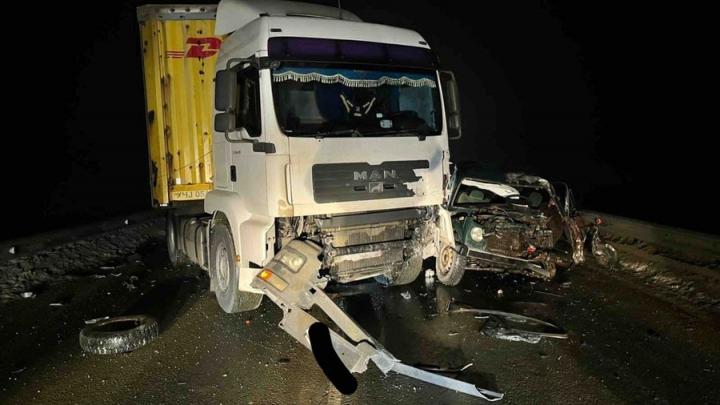 После столкновения с фурой в Красноармейском районе погиб водитель внедорожника 