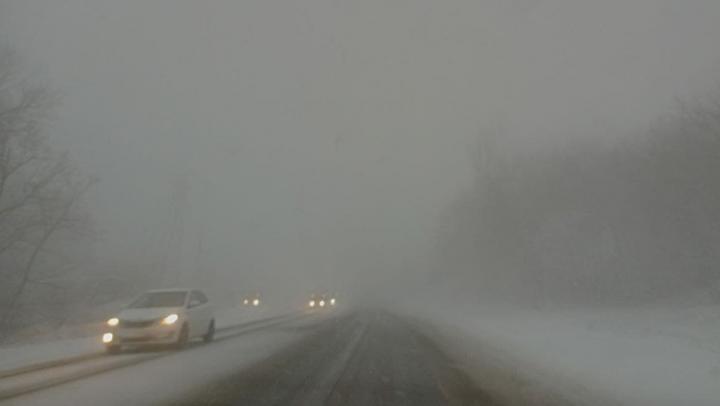 На Саратов надвигается снегопад: автовладельцев просят отложить дальние поездки