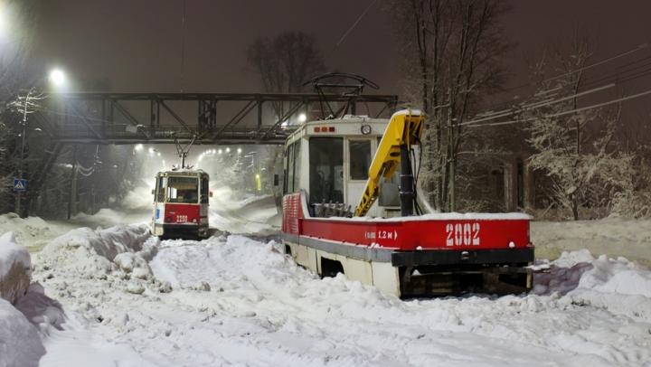 В снежном плену в Заводском районе стоят два трамвайных вагона
