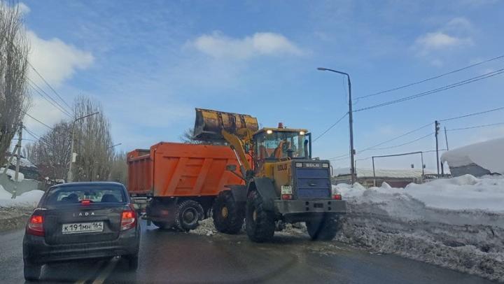 Радаев раскритиковал ответственных за уборку снега в Саратове