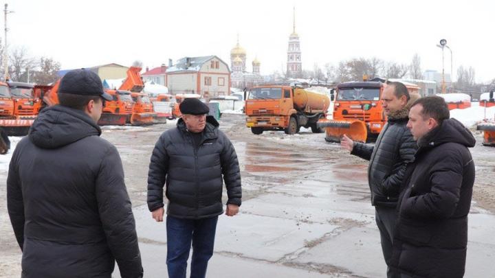 Панков: Важно продумать логистику и организовать работу снегоуборочной техники в службе благоустройства Волжского района