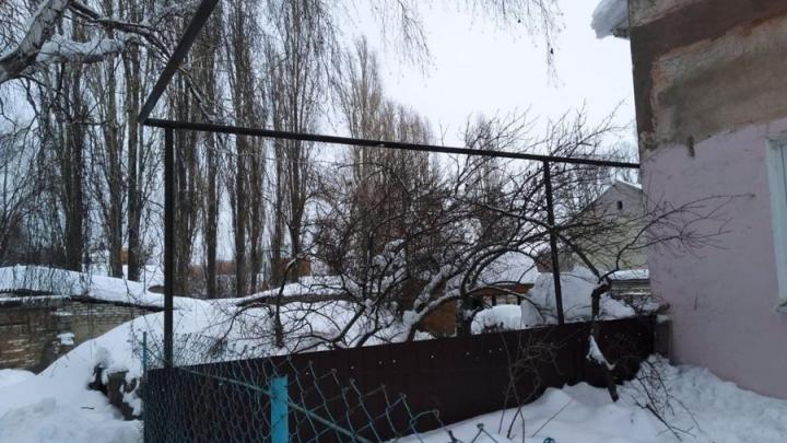 После обращения к Николаю Панкову устранили последствия схода снега на газовую трубу