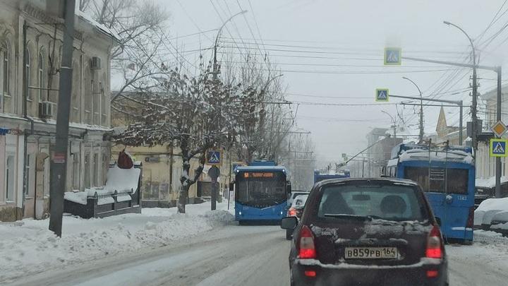 Троллейбусы двух маршрутов остановились в Саратове