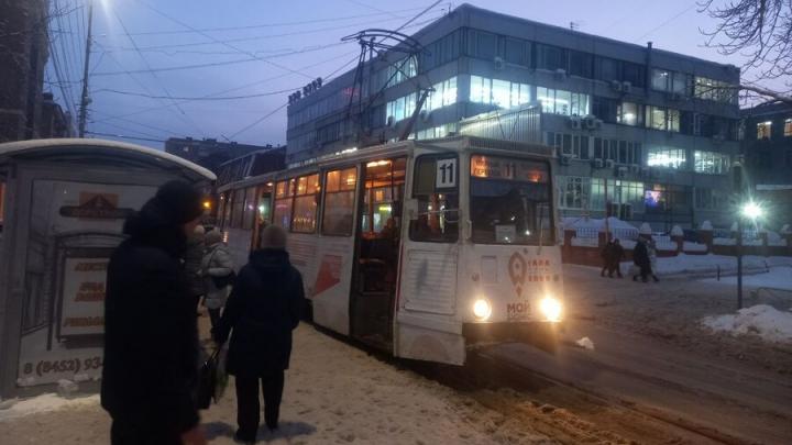 В Саратове шестой раз за день прерывается движение трамвая №11 