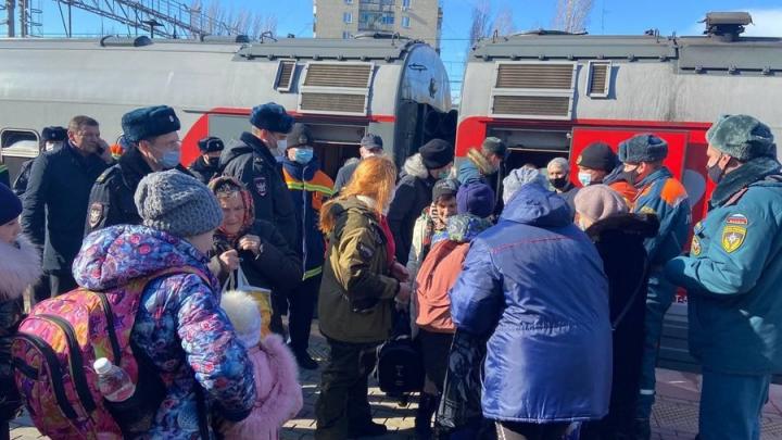Беженцев из Донбасса обеспечили сотовой связью
