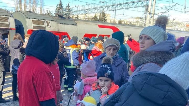 В Саратове открылись пункты сбора гуманитарной помощи для беженцев из Донбасса
