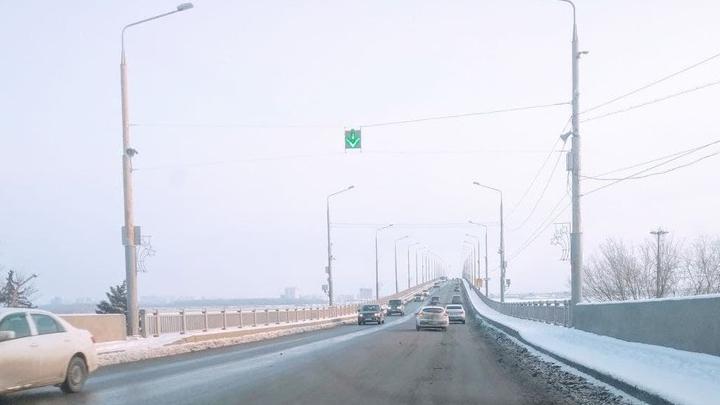 В Энгельс невозможно уехать из-за трех ДТП у Саратовского моста
