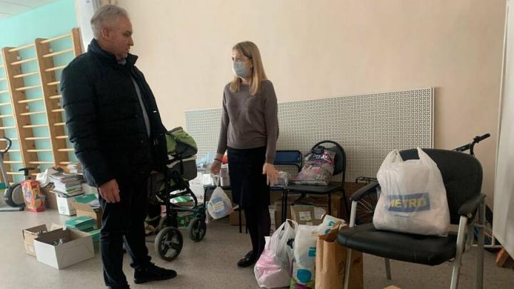 Депутаты вручили подарки женщинам и детям, эвакуированным из Донбасса 